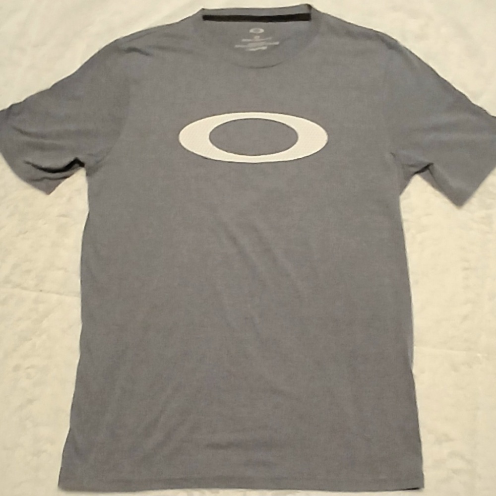 Oakley Premium Light Blue T-Shirt w/ O Graphic in White Men S Slim Excellent